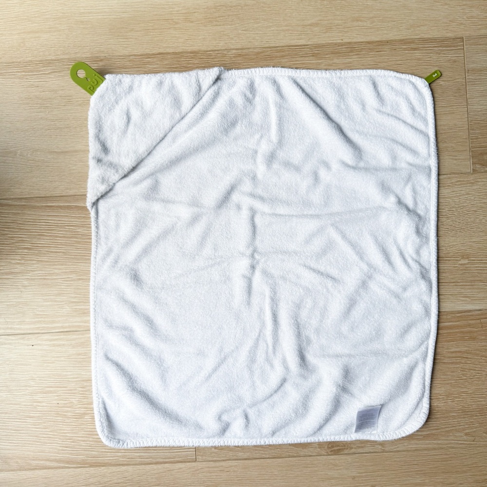 Puj Hug -Hooded Baby Towel - Picture 3 of 12